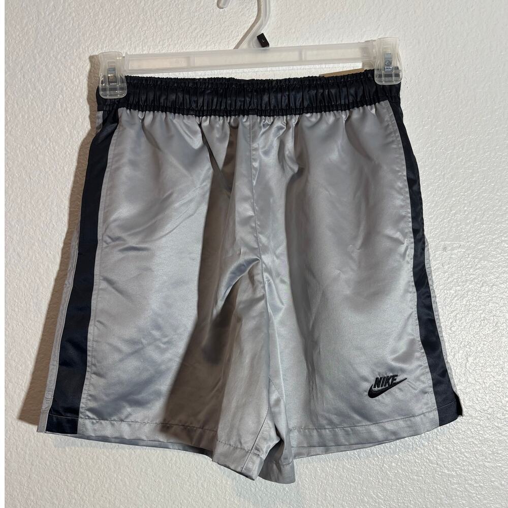 Nike NWT Men's Size S Athletic Silver Shorts Standard Fit Above Knee Length